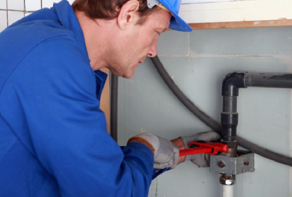 Drain Cleaning Services vs. Pipe Repair: Knowing the Right Fix for Your Plumbing Problem