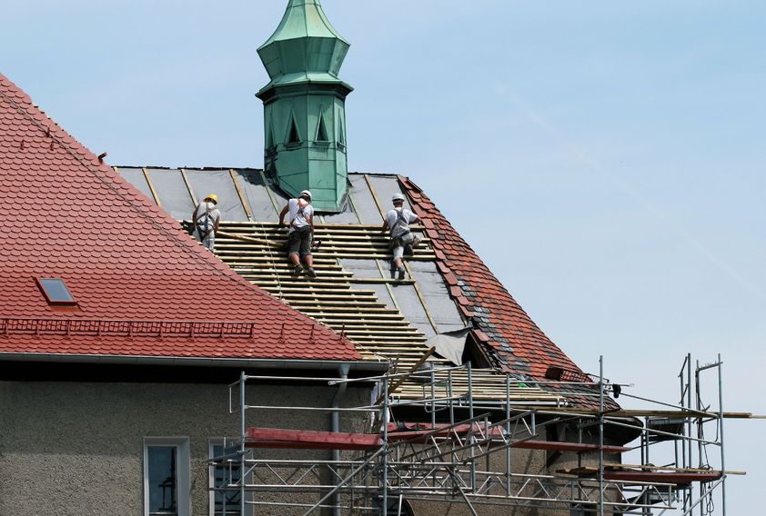 Choosing the Right Roofing Company in Louisville, KY, for Comfort in Your Home