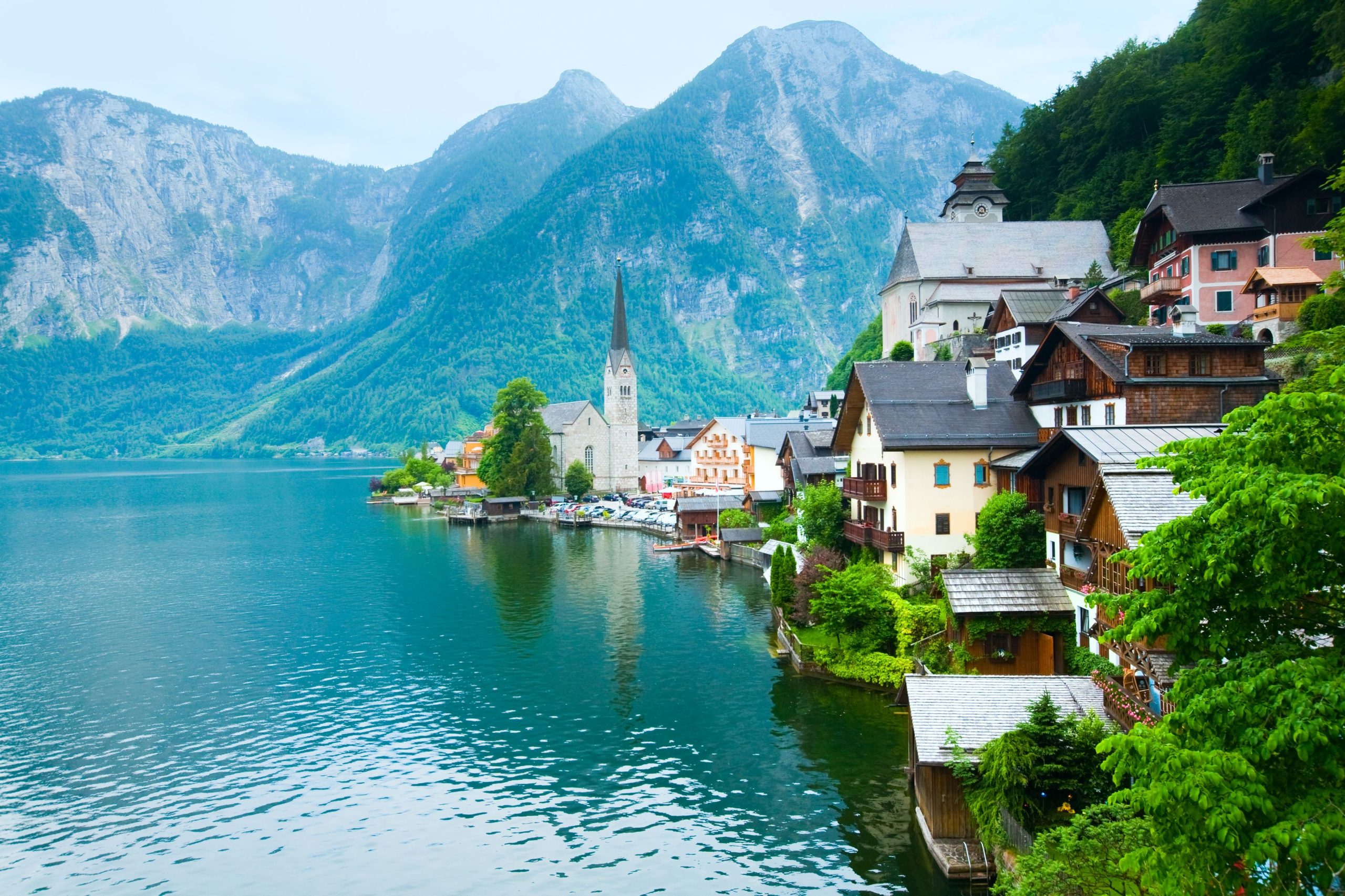 10350836_xl-Beautiful-summer-Alpine-Hallstatt-Town-and-lake-Hallstatter-See-view-Austria-scaled